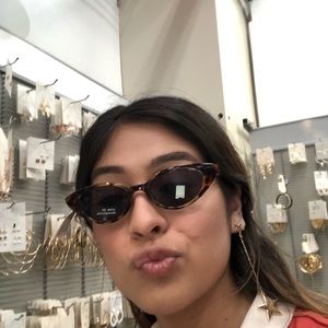 Meet your Posher, Emily